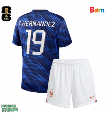 Frankrig Theo Hernandez #19 Replika Babytøj Hjemmebanesæt Børn VM 2026 Kortærmet (+ Korte bukser)
